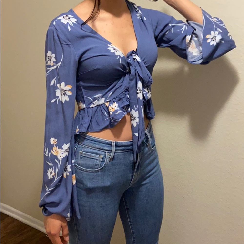 La Hearts floral long sleeve front tie crop top
